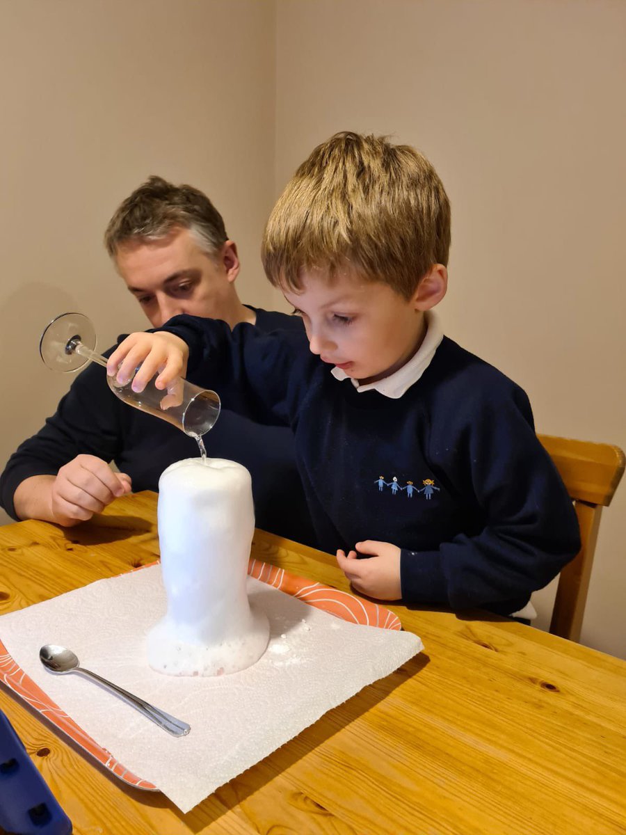 Nathan and his Dad Neil have made a VERY fizzy spell in their latest #SantaHQ task! #fun #santa #dailytask #interactive #appoftheday #christmas2020