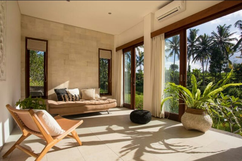 For Sale, Freehold Villa Full View in Ubud Center - Bali Island
Price: IDR.14 Billion / Rp 14 Milyar.
Title: Freehold &amp; Certificate Built.
Land Size: 1500 m2/1500 sqm.
Built Size: 400 m2/400 sqm.
2 floors/3 levels. 
4 Bedrooms + 1 Studio room.
3 Bathrooms.

Whatsapp: 082144168709