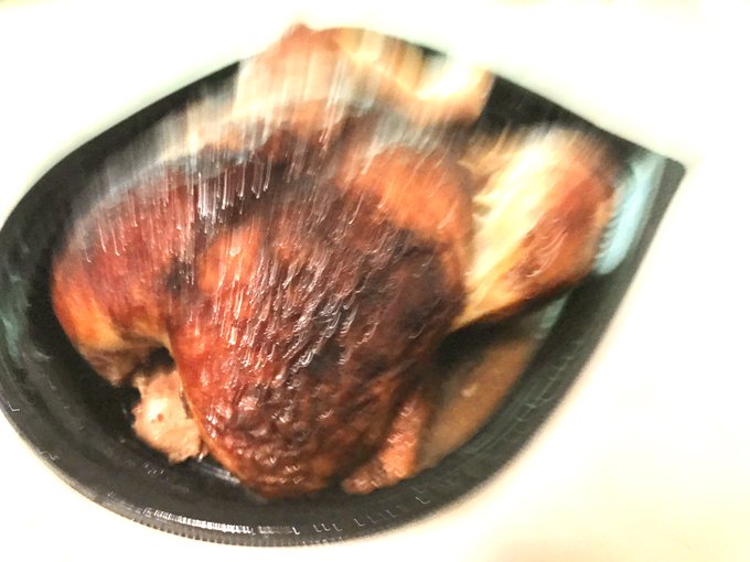 コストコすごいよ!お菓子もお肉も鬼デカだし!!🎉
とりあえず美味しそうだった鳥の丸焼き食べる!!!🥺✨✨ 