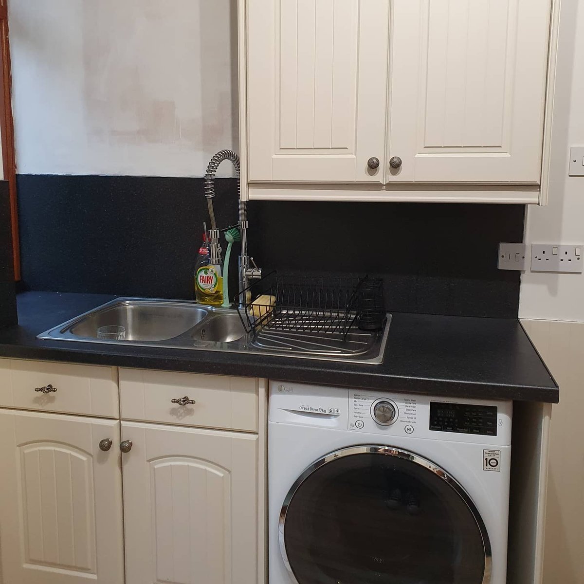 You can't beat a before and after comparison! How fantastic does this utility room look after a lick of paint and some diy! 
.
Colour Match DCO57 in Zinsser All Coat for this effect! 
.
📷 @jillsimemakeupartist 
l8r.it/4Oqi