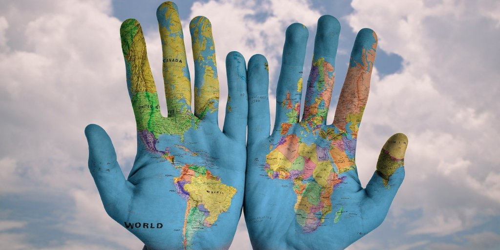 siamonoitv2000's tweet photo. Sostenere le comunità e rispondere alle esigenze emerse durante la #pandemia: anche questo è #volontariato. @FOCSIV protagonista della puntata di Siamo Noi. Storie, interviste, commenti a caldo dopo il #vipremio2020. #7dicembre alle 15:20 su @TV2000it. https://t.co/4pV35DiHIX