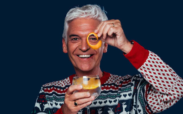 It's Friday lunchtime - the weekend is nearly here! 😁 

The last episode of the series is on Sunday 6pm on <a href="/ITV/">ITV</a> and to get into the Christmas spirit, we're inviting you to don your Christmas jumpers while playing along and send your pics to #5GoldRings🎄 

We'll air our faves!📺