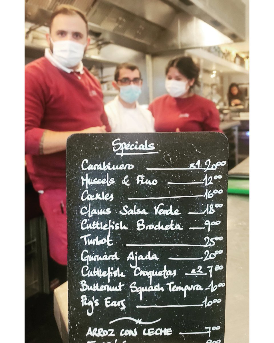 Special people behind the specials. Such a team! 🎄🧡