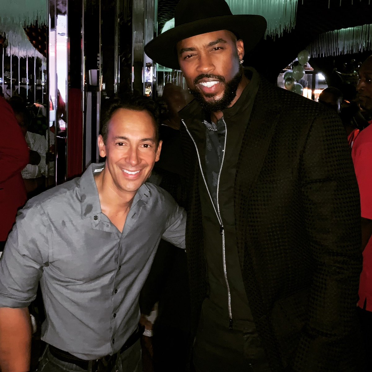 KeyesCarlos's tweet photo. Happy Belated Birthday (Dec. 3) to A Super talented and good friend Montell Jordan! Many blessings to you my brother! 
@mrjordan911
.⁣
.⁣
.⁣
.⁣
.⁣
#montelljordan #90sfashion #rnbhiphop #90sera  #carloskeyes #silkktheshocker #somethin4dahoneyz #hiphoprnb #midnightlove https://t.co/vtDeYzahv0