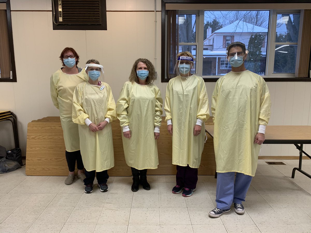 MvfhtMvfht256's tweet photo. We had another successful flu shot clinic yesterday immunizing close to 300 patients. Here’s a shot of our afternoon shift “flu shot crew” looking mighty fine in their PPE. Great job team! 💪🏼👏🏻 #flushot2020 #renfrewcounty #RCDHU https://t.co/gNih7ZY3iN