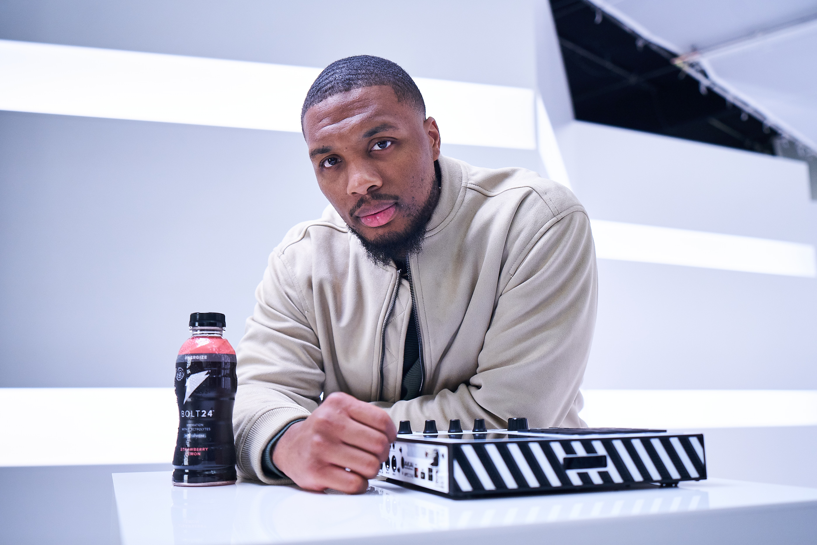 SoleCollector - *GLASS SHATTERS* Damian Lillard arrived for