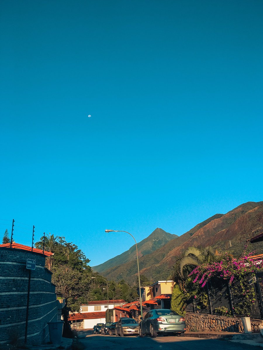Tutorod's tweet photo. Ccs 04/12/2020. Paso todo el año esperando este cielo 💙 https://t.co/llKTCVTOGl