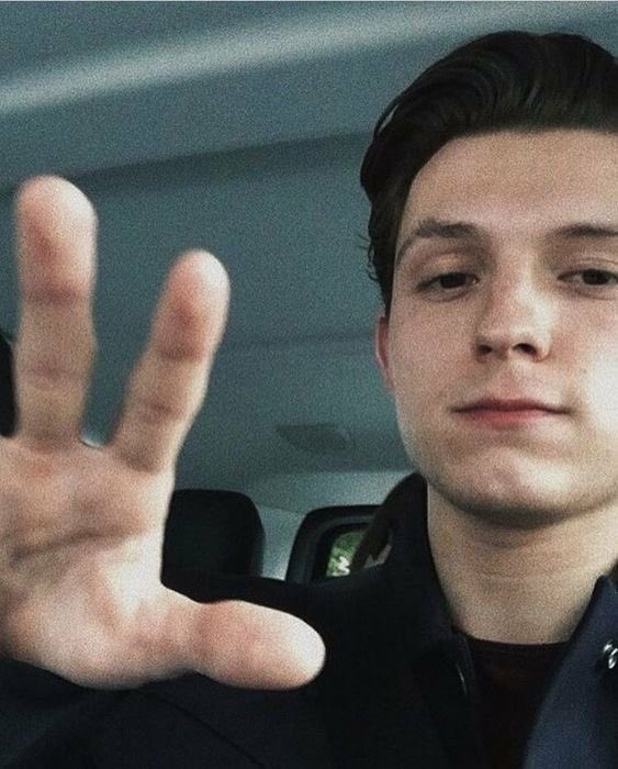 your camera roll if tom holland was your boyfriend: a thread