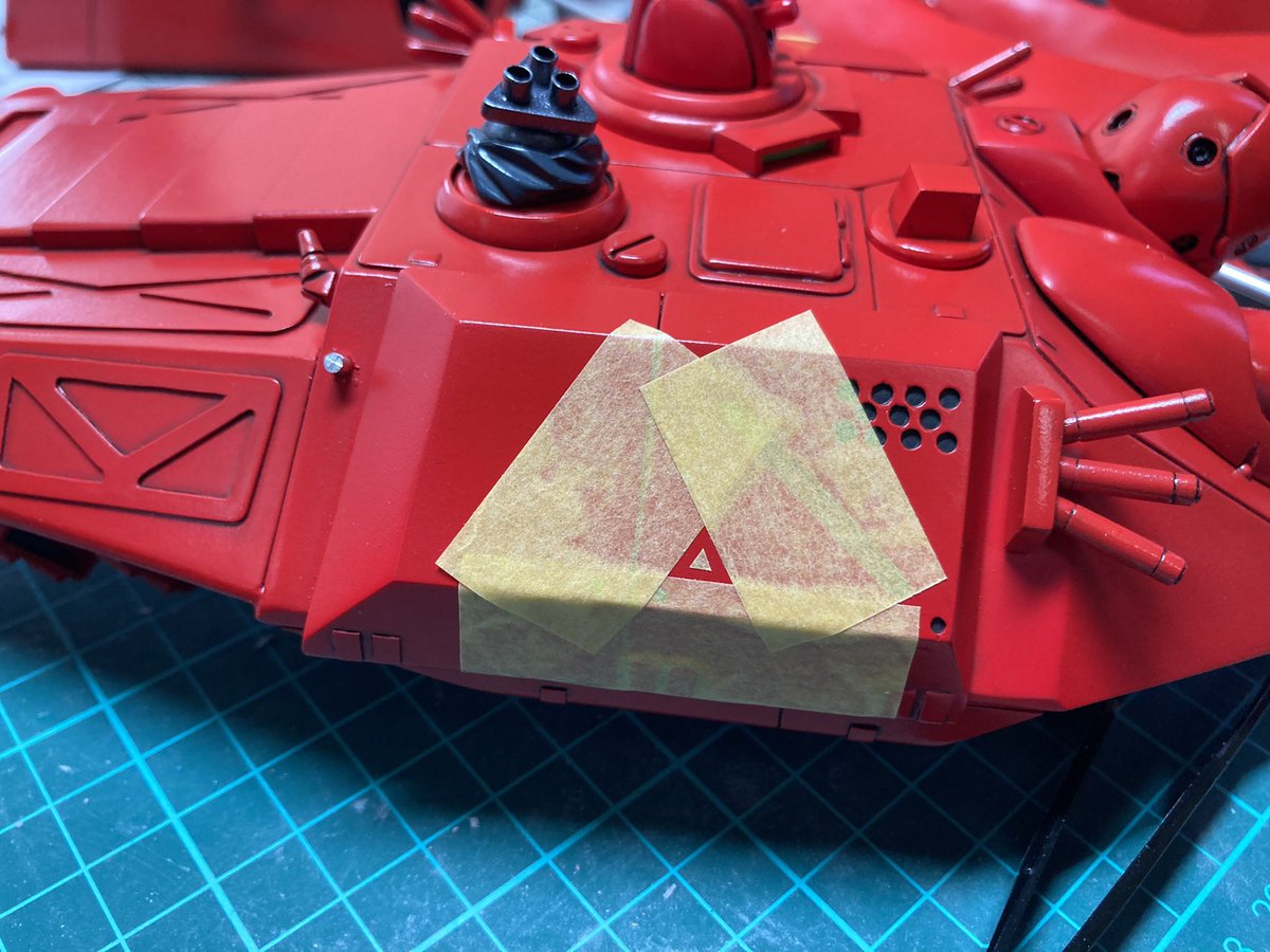 Ririwo 1 35 Hal X10 本体の文字はデカール 本体側面の黄色い三角のマークは塗装 あれ ホバーユニットの X10の文字 デカールのつもりがxがない 困ったなぁ デカール印刷はやったことないし 三角みたいにマスキングで塗る パトレイバー Ririwo 1 35 Hal X10 本体の文字はデカール 本体側面の黄色い三角のマークは塗装 あれ ホバーユニットの X10の文字 デカールのつもりがxがない 困ったなぁ デカール印刷はやったことないし 三角みたいにマスキングで塗る パトレイバー