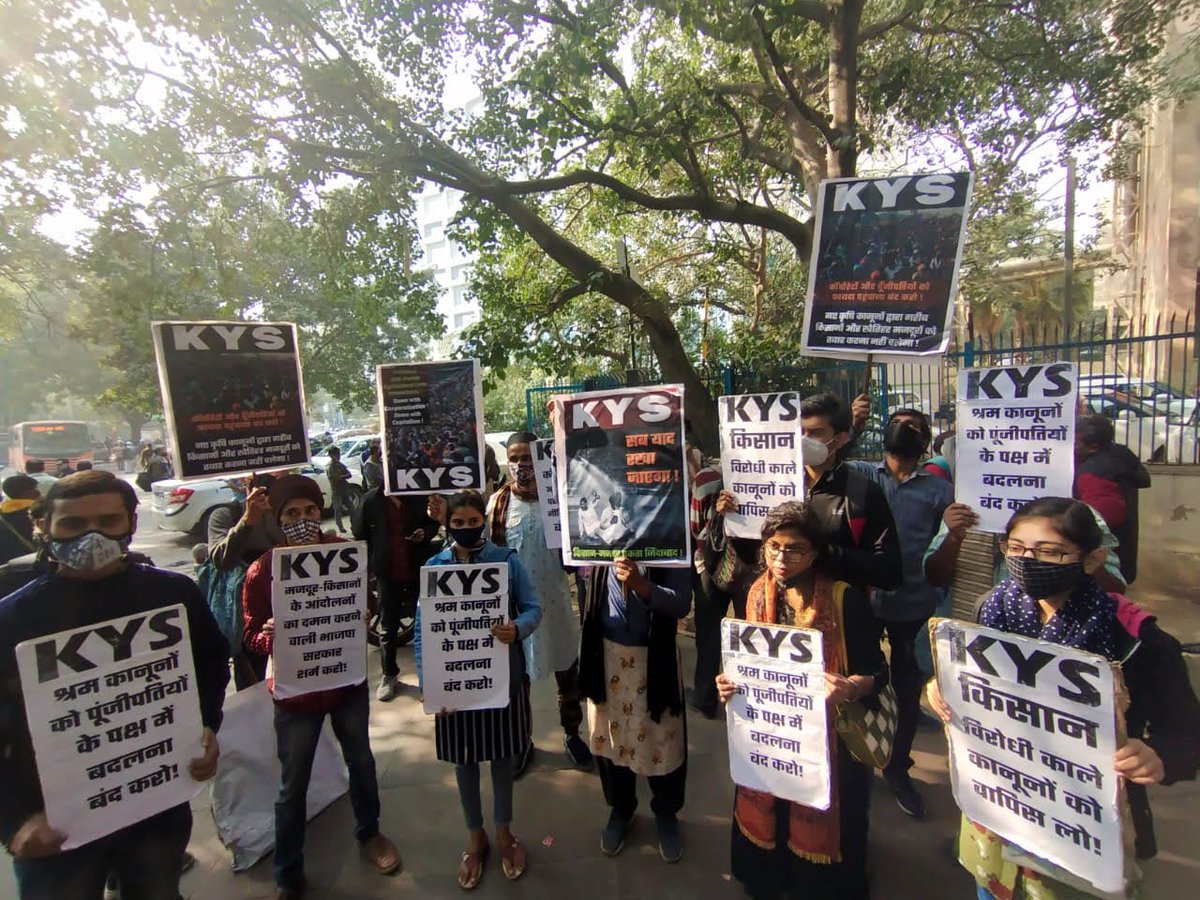 KYS ACTIVISTS PARTICIPATE IN SOLIDARITY PROTEST IN SUPPORT OF FARMERS AT JANTAR MANTAR ALONGWITH LABOUR UNIONS, WOMEN'S ORGANIZATIONS AND CIVIL RIGHTS GROUPS. DEMAND IMMEDIATE REPEAL OF AGRICULTURAL LAWS(1/8) #DelhiForFarmers