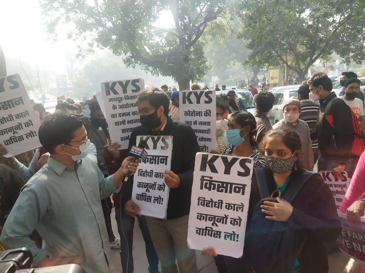 KYS ACTIVISTS PARTICIPATE IN SOLIDARITY PROTEST IN SUPPORT OF FARMERS AT JANTAR MANTAR ALONGWITH LABOUR UNIONS, WOMEN'S ORGANIZATIONS AND CIVIL RIGHTS GROUPS. DEMAND IMMEDIATE REPEAL OF AGRICULTURAL LAWS(1/8) #DelhiForFarmers