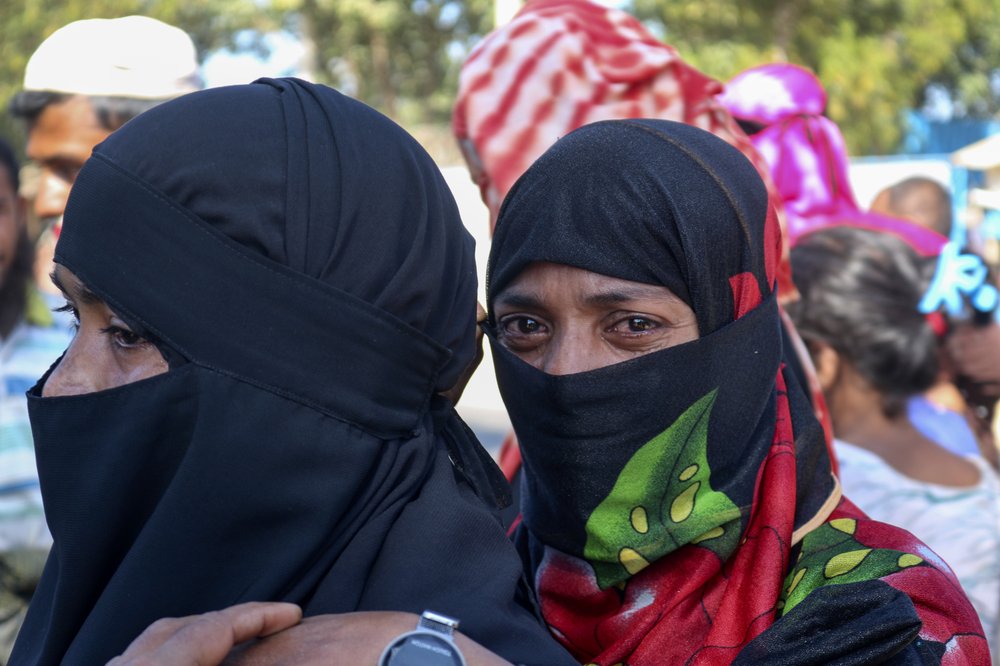 Voluntarily agreed to relocate to Bhasan Char?

These pictures speak thousand words!

Photos <a href="/AP/">The Associated Press</a> 

#Rohingya #Bangladesh