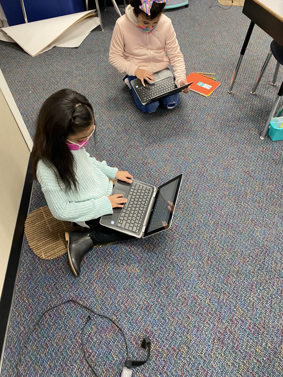 YaN3SmATH's tweet photo. Working together through a shared document to label pictographs and answer questions. @AE_Gators https://t.co/cKtdbl9PwC