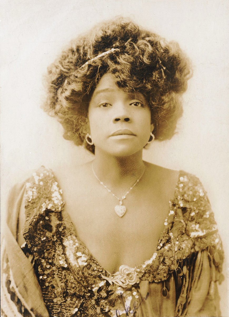 Aida Overton Walker (1880 -1914), US vaudeville performer who challenged problematic narratives of black performers. Known as 'Queen of the Cake Walk', after a 1900s dance craze. The Cake Walk, originally performed by enslaved people, mocked slave owners &amp; high society #womensart