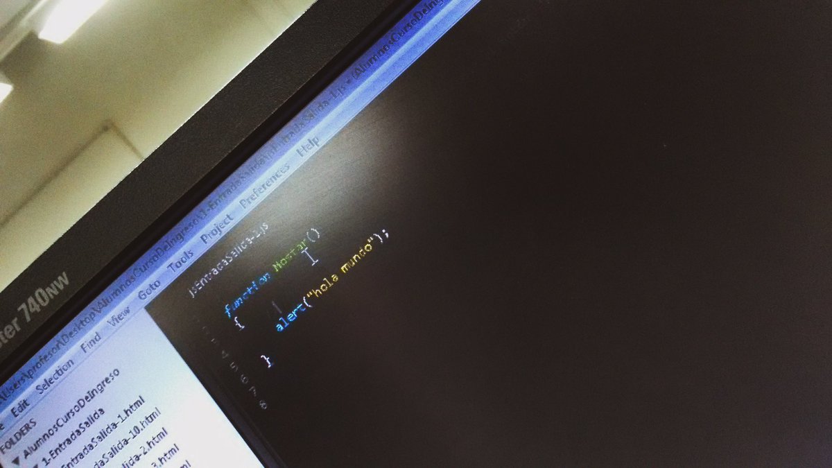 mayra_ariana_'s tweet image. Acá una imagen de cuando nací a los 18 con mi primer linea de código en JavaScript 😿 🖤
#JavaScript25