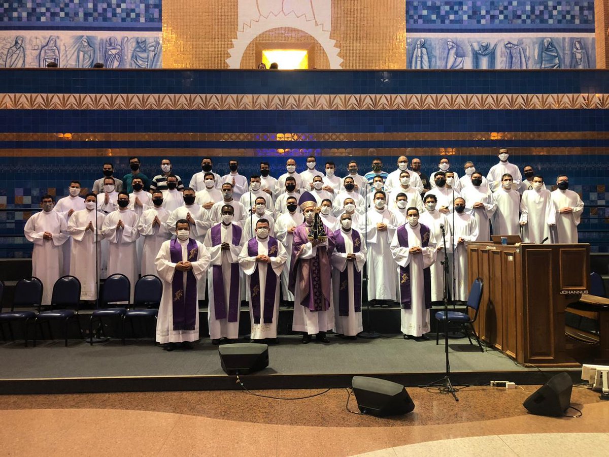 Aconteceu nesta manhã a Romaria até o Santuário Nacional de Aparecida, dos seminaristas do seminário Arquidiocesano de Campinas. Com Missa presidida por D. João Inácio Müller, os formadores e seminaristas agradeceram a Deus e à Rainha e Padroeira, pelo ano se encerrando. https://t.co/DWfX84pHRx