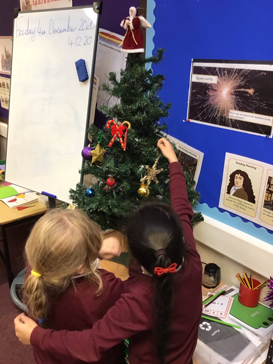 class_1p's tweet photo. 2I enjoyed decorating their Xmas tree for class. @JCole5W @FibParkAcademy https://t.co/blVJvjiKRU
