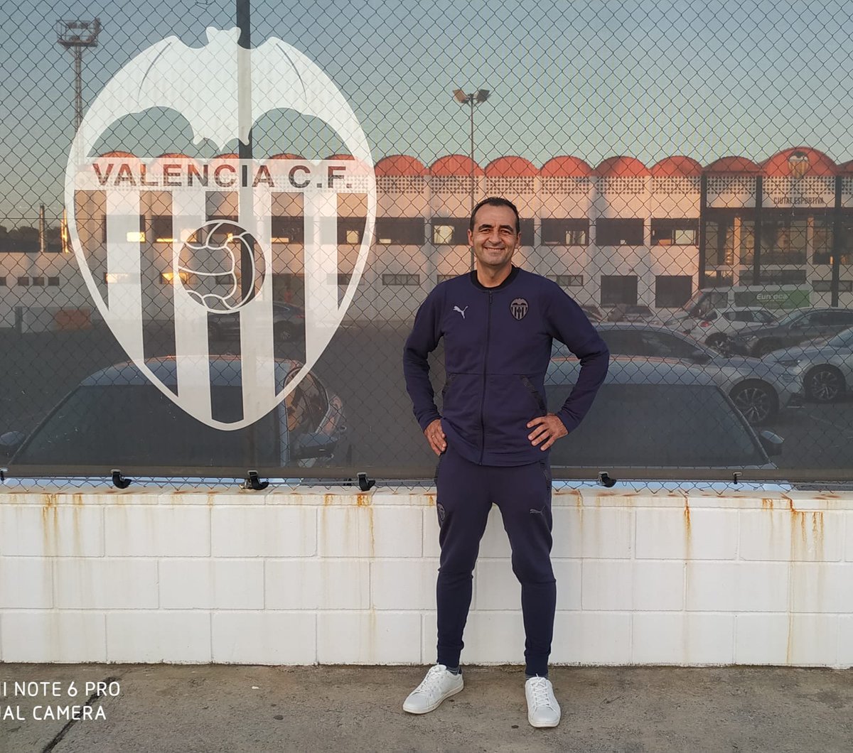 sabercompetir's tweet photo. Proyectos @sabercompetir 
En @valenciacf desarrollamos un trabajo psicológico planificado en @Academia_VCF y 1er equipo. @JaviCuevas_JC
#psicologiadeldeporte #sabercompetir #desarrollotalento #desarrollointegral https://t.co/xAQEowX2BI