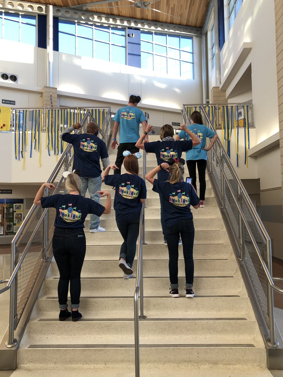 Wernekea's tweet photo. #HappyHomecomingWeek from @hebron9th! #Hawkland #GoHawks https://t.co/VzfgC1W6lt