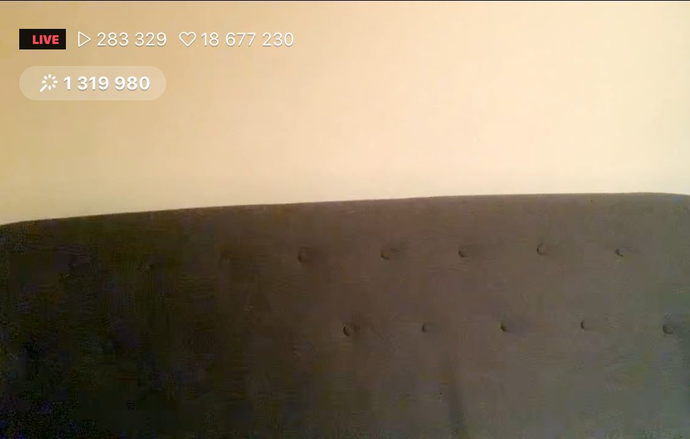 kihyunbread's tweet image. you know it’s not a monsta x vlive if they don’t leave monbebes alone