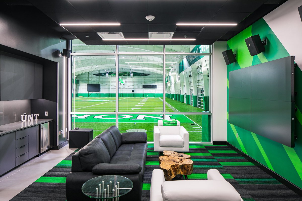 GroupOfFiveGuys's tweet photo. Does @MeanGreenFB have the best facilities in @ConferenceUSA??? #facilitiesfriday 🟢🟢🟢🦅🦅🦅 https://t.co/gdzYcwQIgB