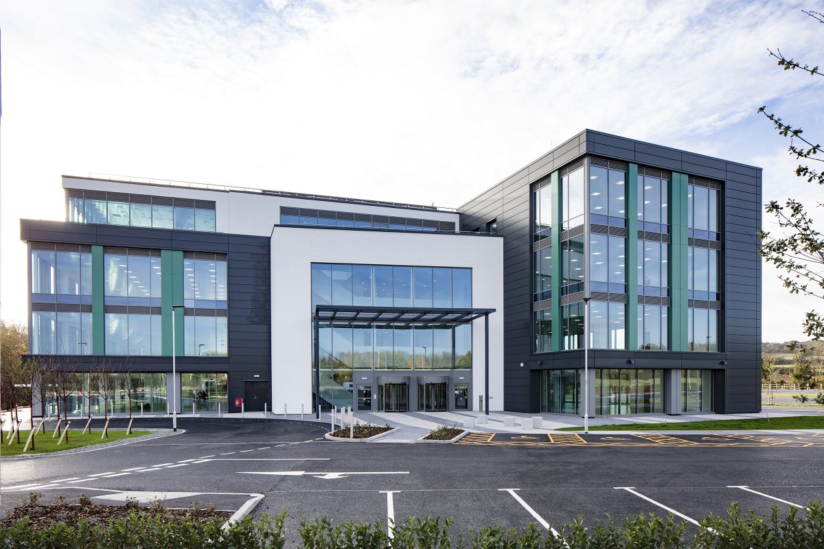 WatesGroup's tweet photo. Wates Construction & @Perfect_Circle_ are pleased to announce the successful completion of £22m worth of works at the @lborouniversity Science Enterprise Park (LUSEP) for @LeicsCountyHall. Read more about the project: https://t.co/o0wrVMElOs #commercial #development #LUSEP https://t.co/3xP2ssJqw8