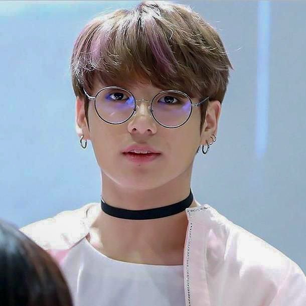  #JUNGKOOK wearing choker : thread