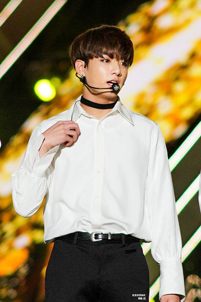  #JUNGKOOK wearing choker : thread