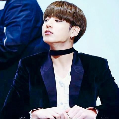  #JUNGKOOK wearing choker : thread