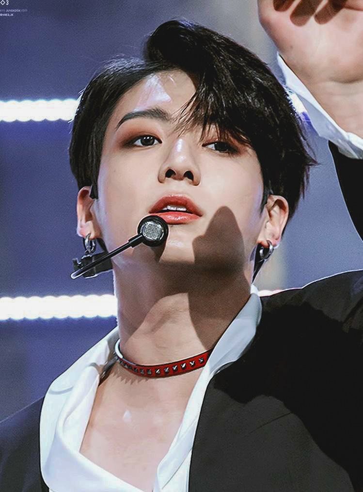  #JUNGKOOK wearing choker : thread