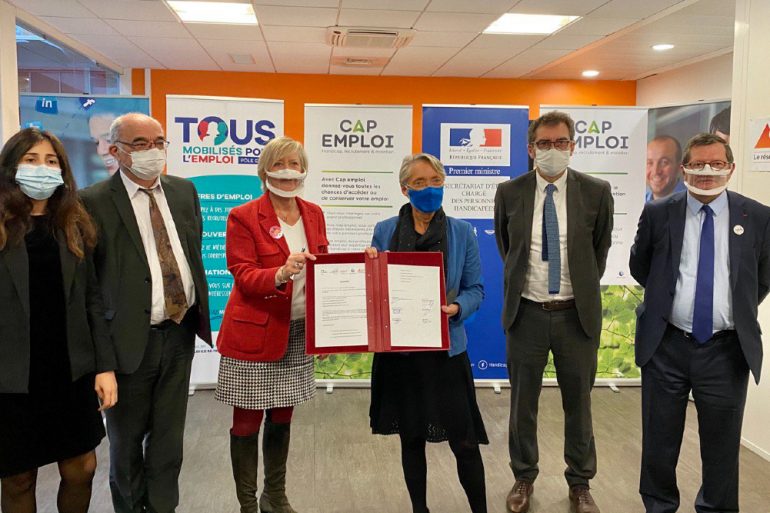 Dès janvier, 233 agences @pole_emploi vont accueillir dans leurs locaux les experts <a href="/Capemploi_/">Cap Emploi</a> , spécialisés dans l’ #InsertionPro des travailleurs en situation de handicap, afin de fluidifier et accélérer leur intégration bit.ly/33FYOcD <a href="/centreinffo/">Centre Inffo</a> #TousMobilisés