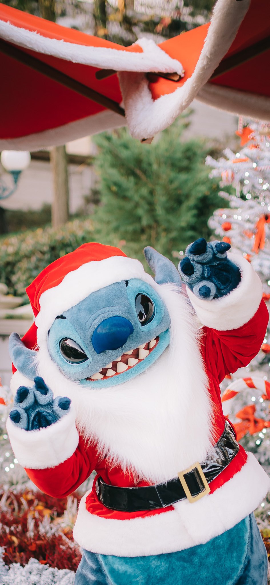 Twitter এ おたふく Iphonex以降の壁紙サイズでお送りする縦画のディズニー写真 今回はクリスマスの風景とキャラクター T Co Pvzz0zxyel ট ইট র