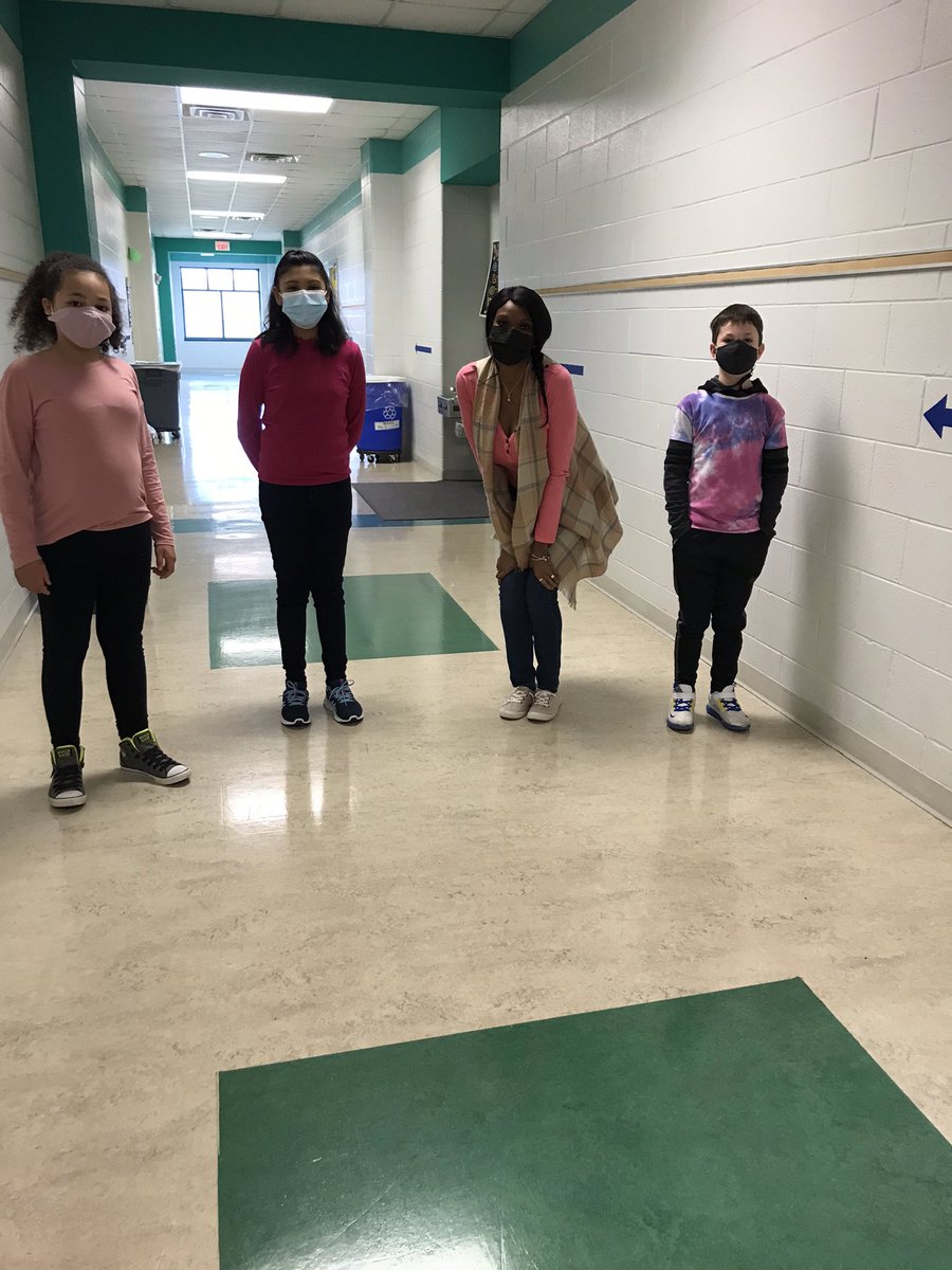 MsDegree5's tweet photo. Pinkout Day with my kids! 💕#WCPSSTurnsPink #BallentineESPinkout https://t.co/VetbpVkYEE