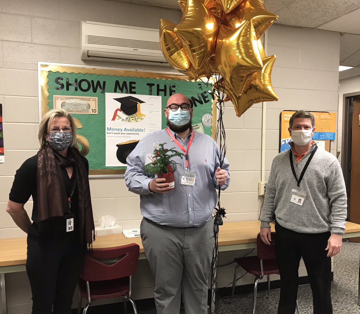 Congratulations to SHS’s Educators of the Year! Teacher of the Year, Mrs. Hannah Spencer and Educational Services Professional, Mr. Nic Milici #VillePride @GFoleySHS @VilleGuidance @Ville_Sup