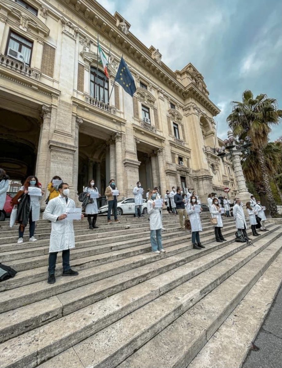 federicagii's tweet image. In questo momento, una piccolissima parte dei 24000 medici bloccati nel concorso delle Scuole di Specializzazione 2020. #ssm2020 #SBLOCCATESSM2020 @tagadala7
