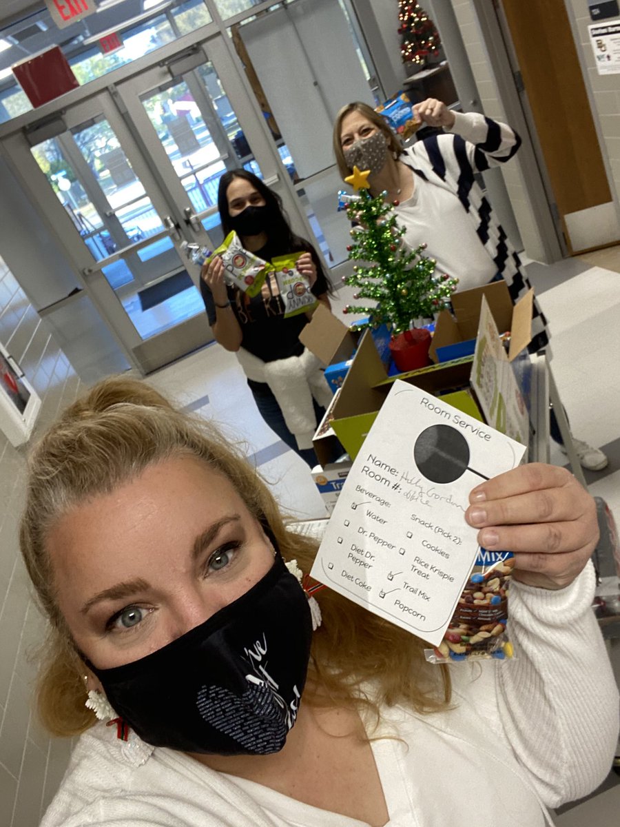 HollyGoTweets's tweet photo. Winter White Room Service Delivery Day @yaleroadrunners! Thanks to our Sunshine Committee for taking care of us. @ccgreer28 @WhiteCarolyna @MissDohar16 #RISDGreatness #RISDWeveGotThis #TeacherSnacks #RAMily https://t.co/lHwlFFowpl