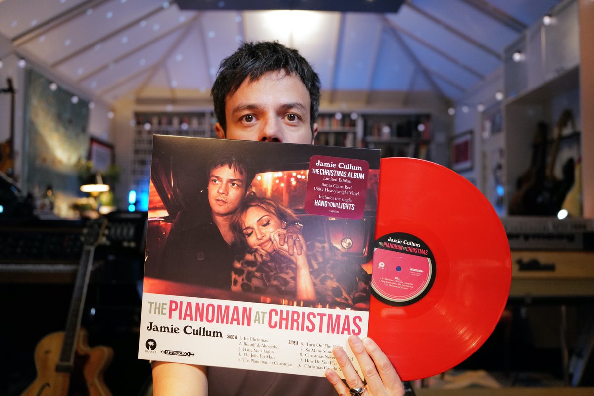 rive ned triathlete Temmelig Jamie Cullum on Twitter: "The Pianoman At Christmas is now available on  vinyl including some beautiful special edition versions. You can probably  guess that it's my preferred format and somehow vinyl feels