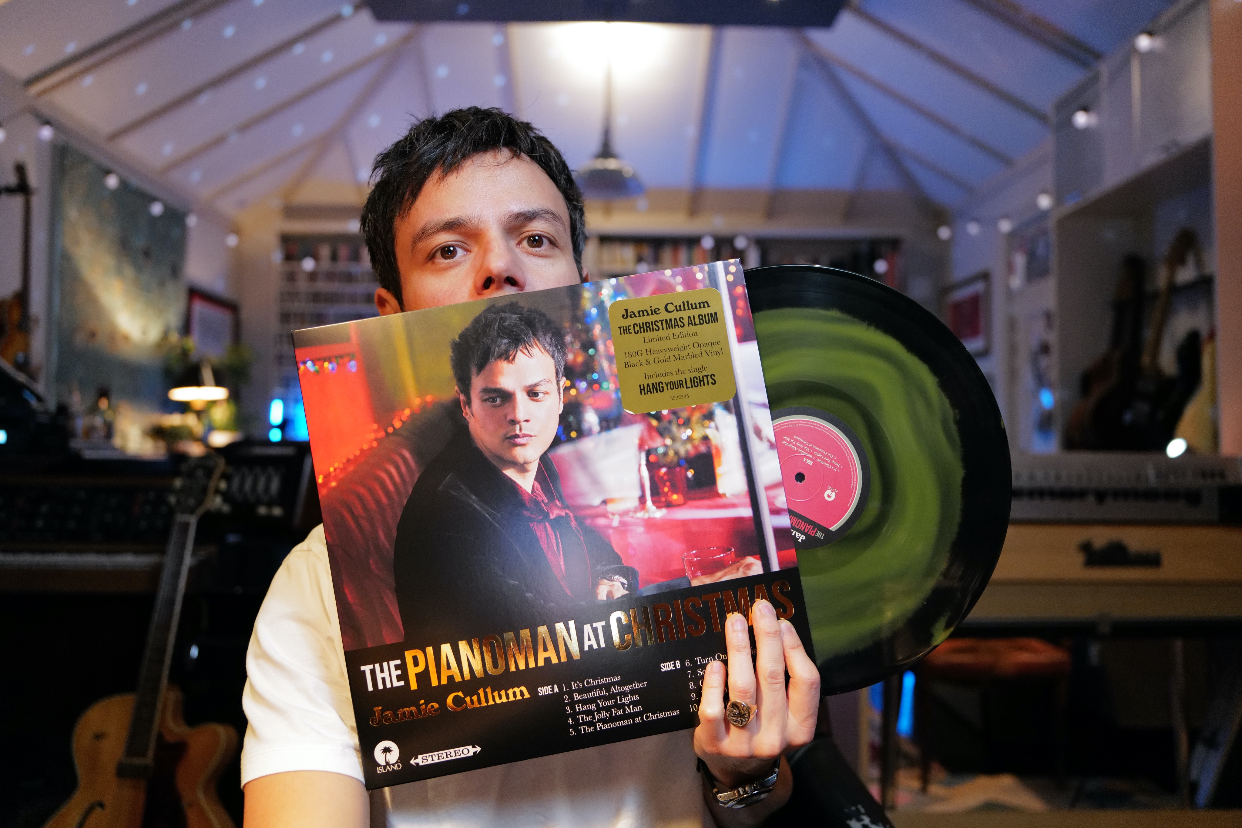 rive ned triathlete Temmelig Jamie Cullum on Twitter: "The Pianoman At Christmas is now available on  vinyl including some beautiful special edition versions. You can probably  guess that it's my preferred format and somehow vinyl feels