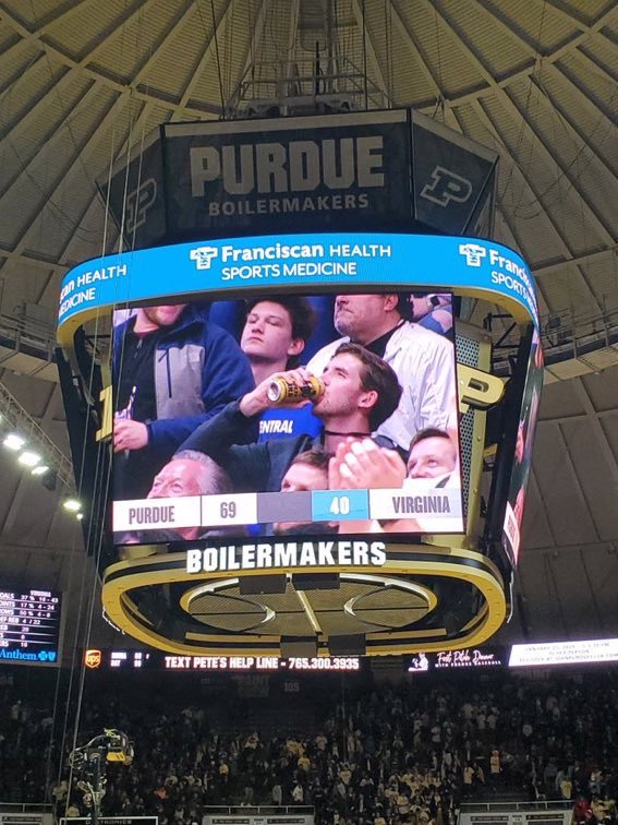 DubJellison's tweet image. 1 year ago today, Boilers whooped up on Virginia in Mackey and @Ryan_Cline13 was loving it 😂. @HammerAndRails