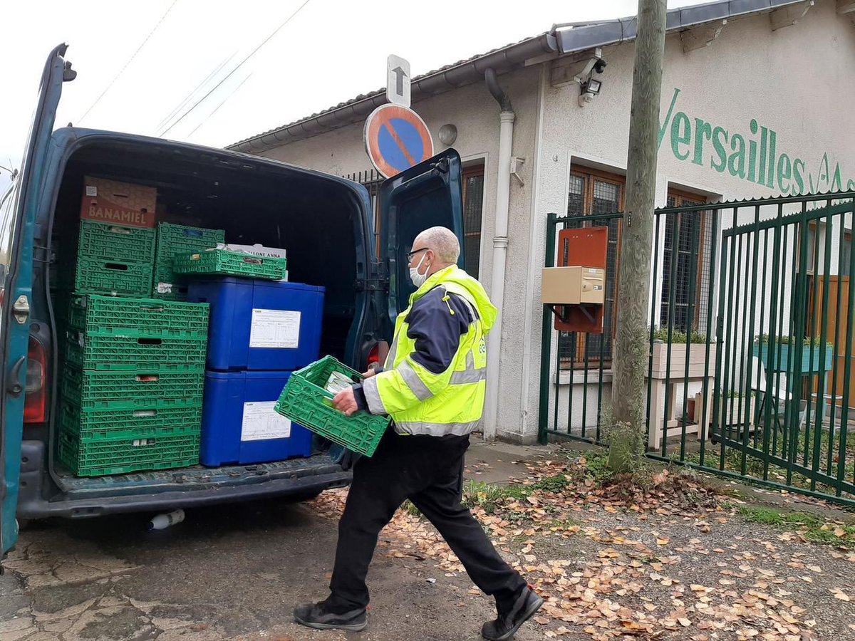 💟 AMD Yvelines remercie la générosité des 400 #bénévoles et celle des donateurs, qui ont permis de collecter 25 tonnes de produits alimentaires et d'hygiène. Un record pour l'#association qui réalise l'une des plus grosses récoltes d'Île-de-France. Photo © Florie Cedolin