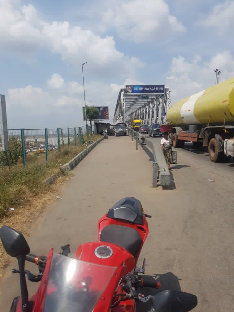 Lagos to Asaba-Onitsha-Lagos in 1 day on 2 wheels.

A spontaneous trip, and trust me when I say it is not for the faint hearted, This beats my Abuja ride so far.

I clocked in 1000km. Left home at 5am and got back at 10pm... 17hrs in total including all stops

It was super fun!