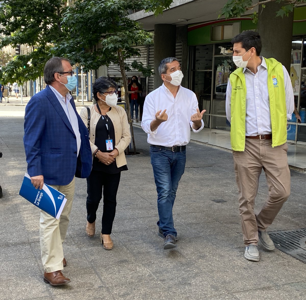 FelipeDelpin's tweet photo. Para muchos el Covid-19 se transformó en un negocio. Hoy fuimos hasta el Minsal junto a la @ConfusamChile, @cn_castro @Duranbaronti y @Nibaldo_Meza para fijar banda de precios de insumos médicos y pedir que la vacunación del #Coronavirus sea gratuita https://t.co/kt24As1j6y