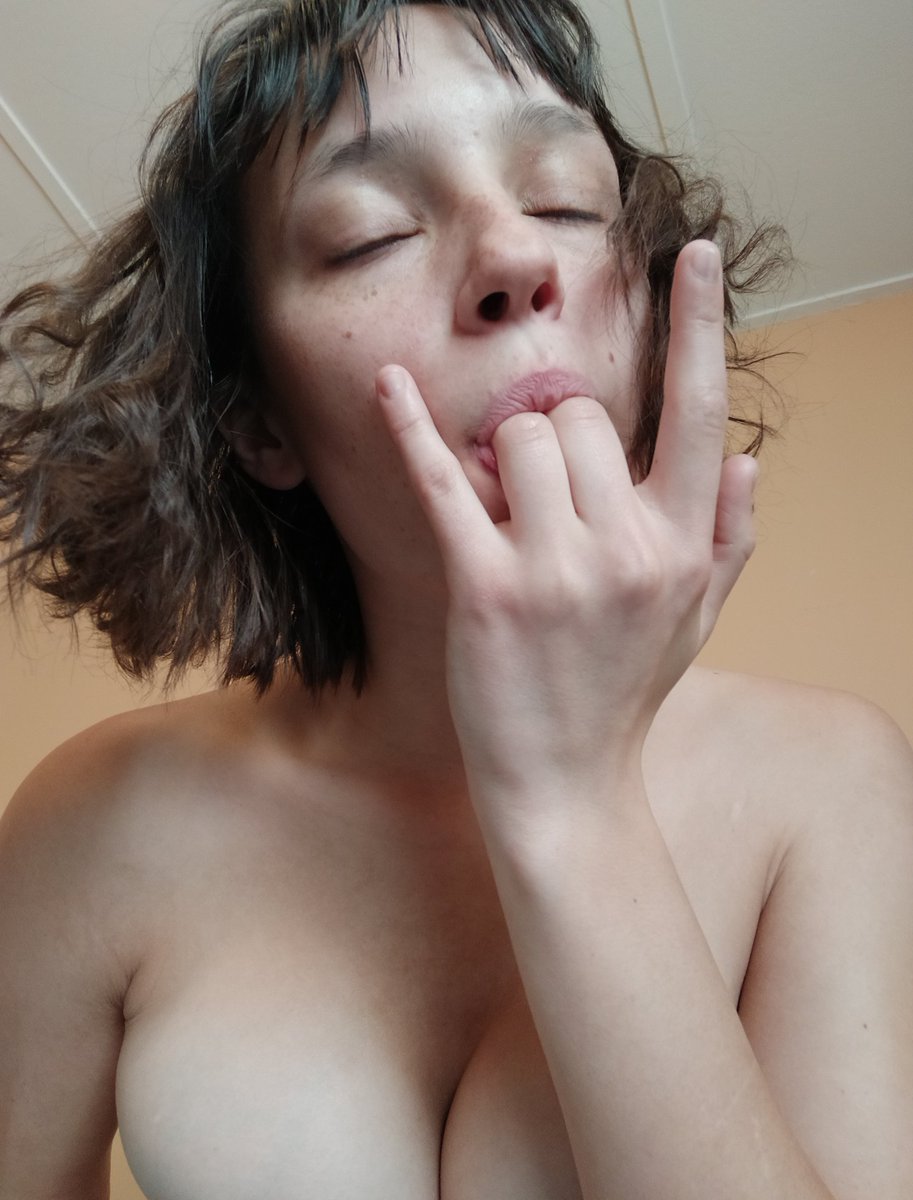 WaterBeatle's tweet photo. Can you guess why I'm sucking on these two fingers 😈💦 https://t.co/Z89Plg4TvT