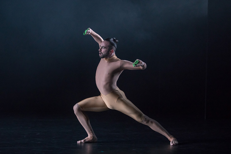 Berner Kulturagenda (@kulturagenda) on Twitter photo Edoardo Deodati tanzt bei <a href="/KonzertTheaterB/">Konzert Theater Bern</a> und bringt im Januar im Rahmen der «Piano Chapters» seine zweite Kurzchoreografie auf die Bühne.
bka.ch/artikel/buehne… Edoardo Deodati tanzt bei <a href="/KonzertTheaterB/">Konzert Theater Bern</a> und bringt im Januar im Rahmen der «Piano Chapters» seine zweite Kurzchoreografie auf die Bühne.
bka.ch/artikel/buehne…