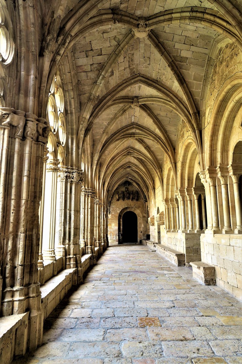 Los monasterios
también son lugares
de calma.
#VisitasCulturales 
#TardesDeOtoño
