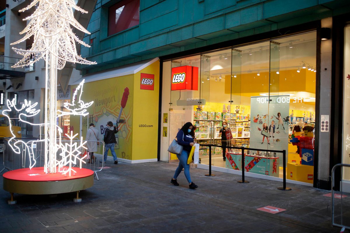 DesignTimeNow's tweet image. Now open in Bristol&apos;s Cabot Circus, and just in time for the festive season #lovelego #experiential #buildingfutures
bristolpost.co.uk/whats-on/shopp…