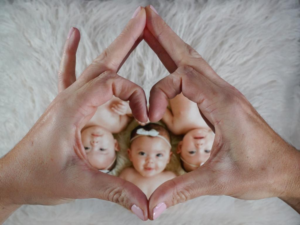 RMHGlobal's tweet image. There&apos;s still time to show that you&apos;re #HereForRMHC! Now through December 31, @mcdonaldscorp will give $100 in your name as part of their $100 million commitment when you post the RMHC heart and use #HereForRMHC. 🏡💙