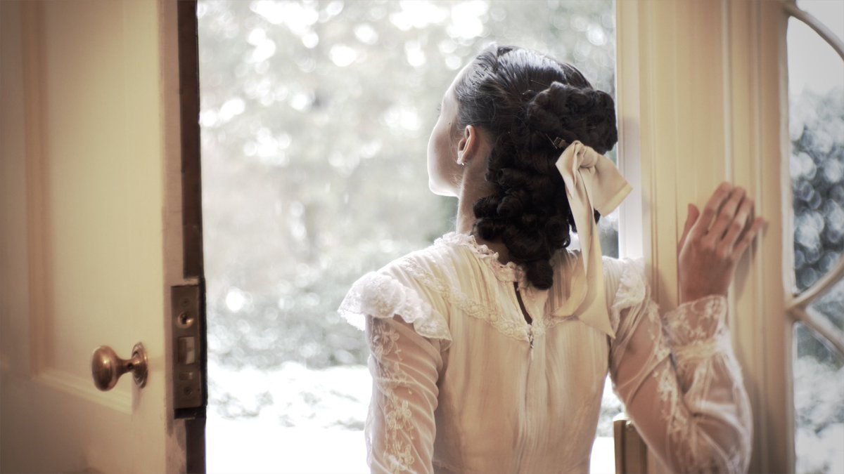 In the short film "Clara's Christmas Eve Dream" by <a href="/TWBallet/">thewashingtonballet</a>, Clara has dreamlike flashbacks to what occurred after she went to sleep on Christmas Eve...

Watch it on Marquee TV: bit.ly/marquee-twb-cl…

#ChristmasOnMarquee #christmas2020 #nutcracker #christmasclassic