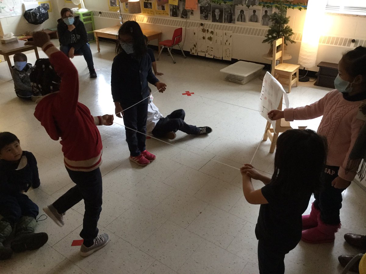 F_Garofalo1's tweet photo. A little #KinaestheticLearning involving yarn. Working together to see what 2D #Shapes we can configure 🧠💪🏽🧶
#KinderTalk #MathTalk #Math #GatheringTime #tcdsbEY #HolyFamilyTCDSB https://t.co/n8xeimTtHb