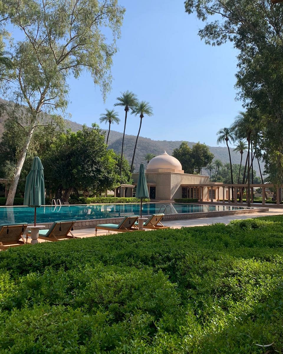 Marble marble everywhere... even in the bathrooms! Falling in love with all this pink Makrana, green marble and sandstone everywhere... will be sad to say goodbye to this marble oasis in the desert Amanbagh!

#karenanand #katravels #jaipur #amanbagh #lovelyjaipur #tourism